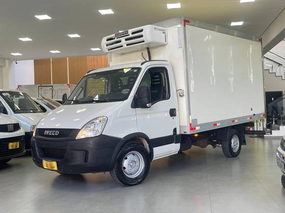 IVECO DAILY 2.3 HPI DIESEL 35S14 CHASSI MANUAL IVECO DAILY 2.3 HPI DIESEL 35S14 CHASSI MANUAL